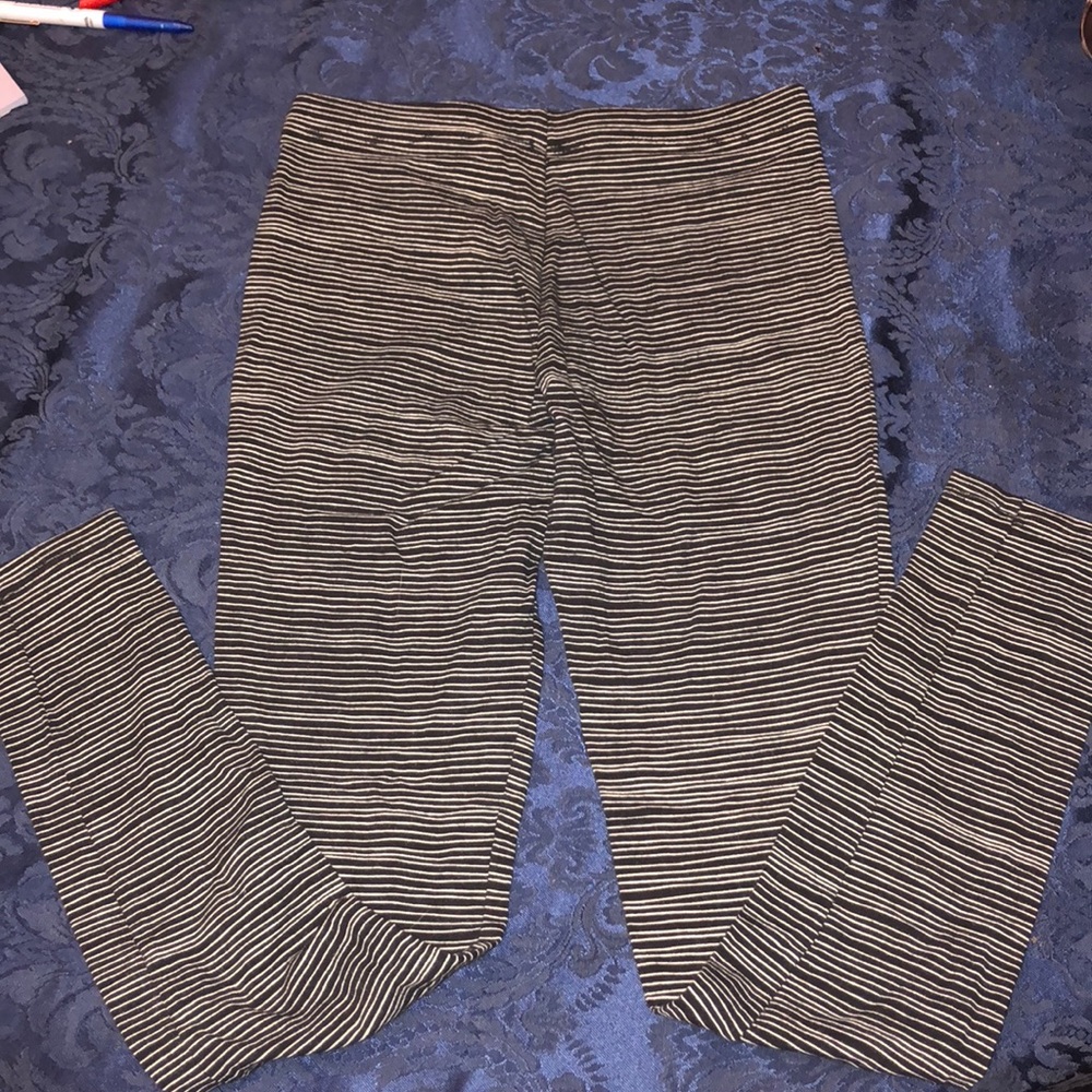Black and white stripped kids leggings